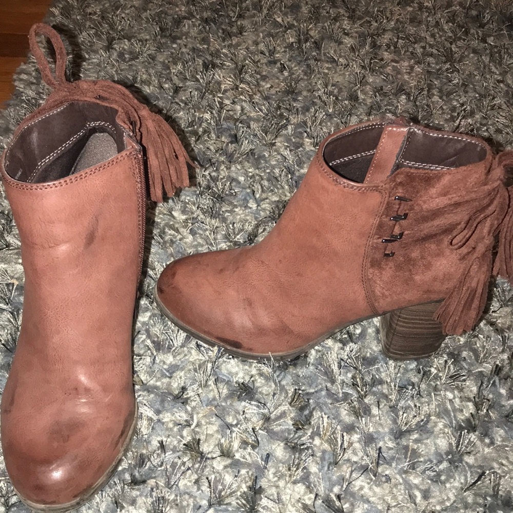 NEW DIRECTIONS distressed booties size 7.5